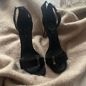 Black elegant White House Black Market heels size 7.5